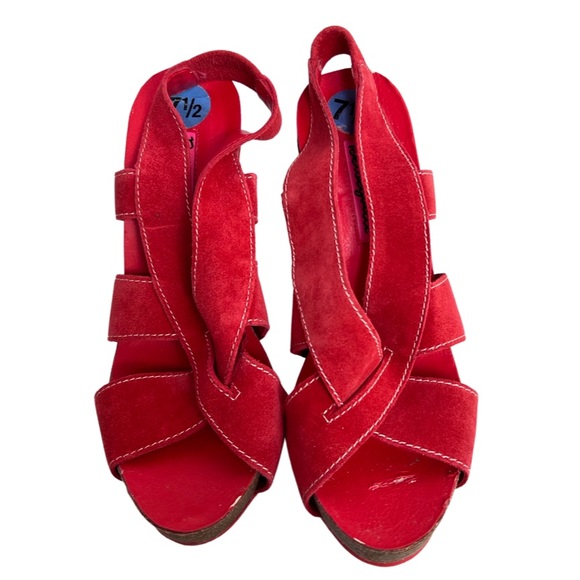 Betseyville Betsy Johnson red suede platforms 7.5 - Picture 2 of 5